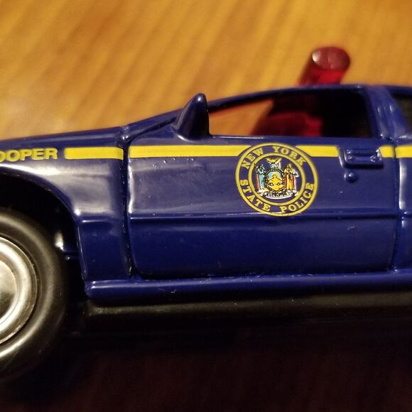 New York State Police Road Champs die cast police car 1:43 scale - Picture 3 of 8